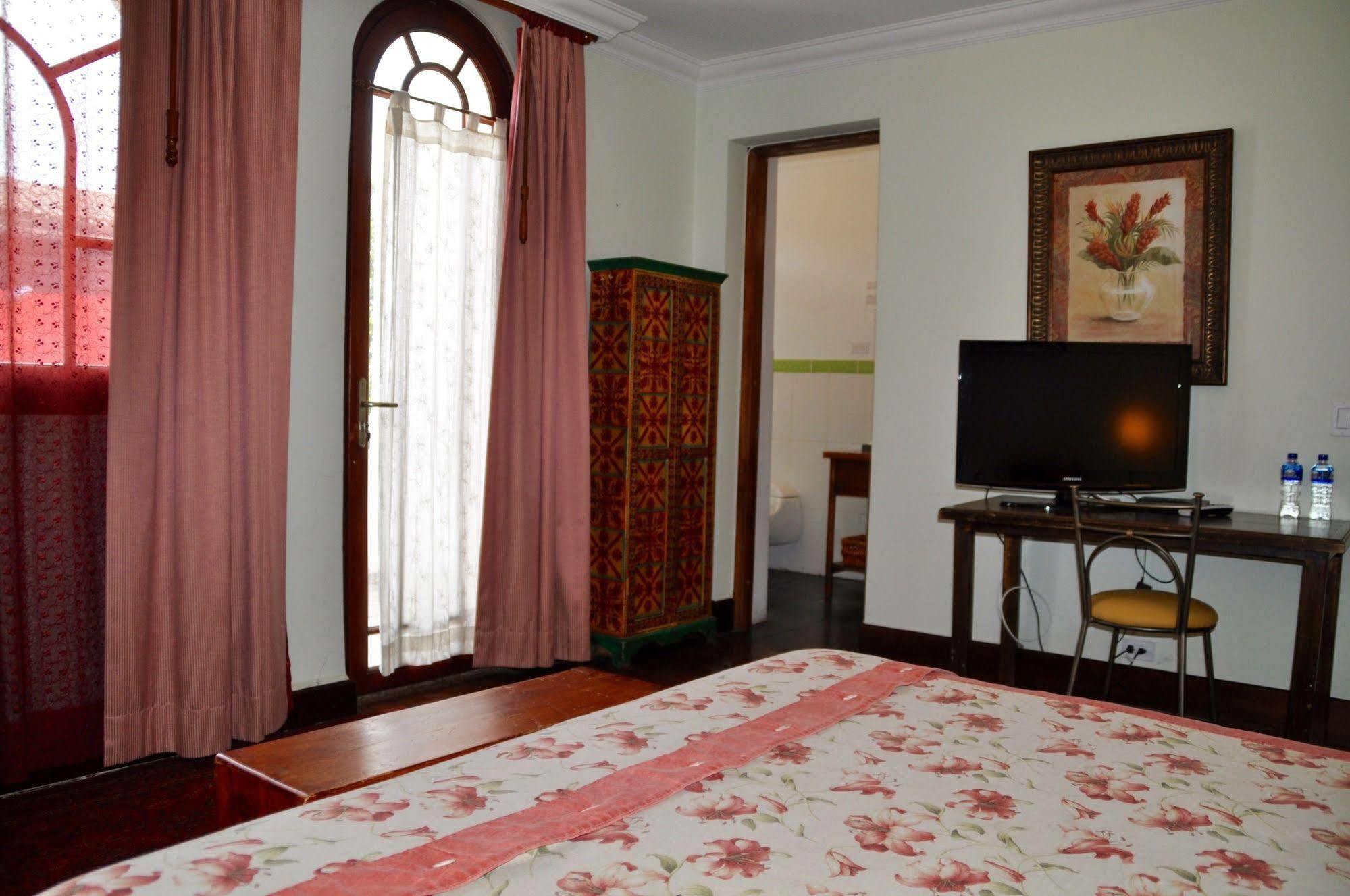 Boutique Hotel Casa Foch Quito Esterno foto