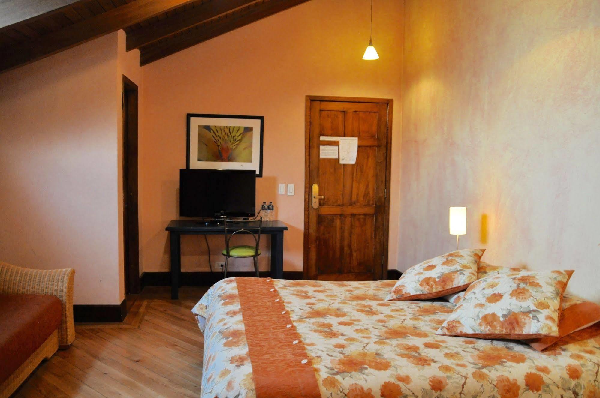 Boutique Hotel Casa Foch Quito Esterno foto